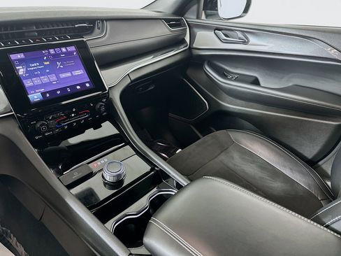 Used 2022 Jeep Grand Cherokee L Laredo image 21