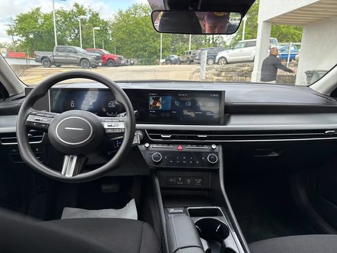 Used 2025 Hyundai Sonata SEL FWD image 12