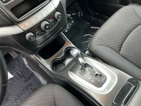 Used 2018 Dodge Journey SE w/ Popular Equipment Group FWD image 14
