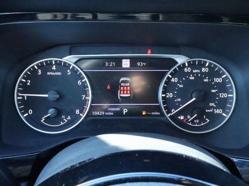 Used 2025 Nissan Pathfinder SL image 11