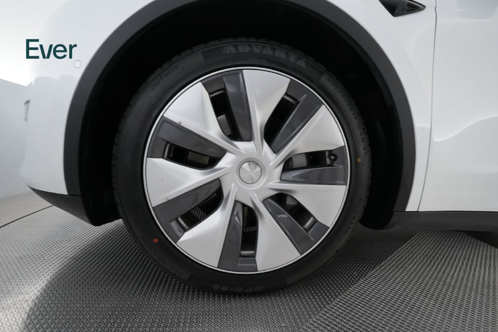 Used 2022 Tesla Model Y Long Range AWD/4WD image 20