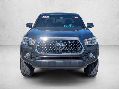 Used 2019 Toyota Tacoma TRD Off-Road image 2