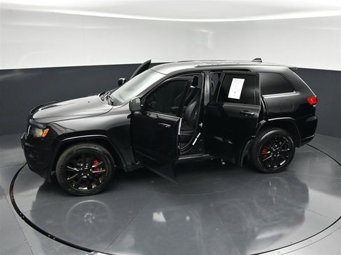 Used 2017 Jeep Grand Cherokee Altitude AWD/4WD image 37