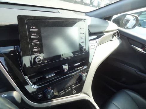 Used 2023 Toyota Camry SE w/ Cold Weather Package FWD image 9
