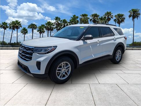 New 2026 Ford Explorer Active RWD image 3