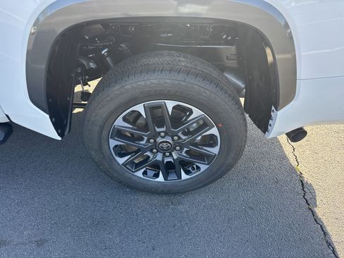 New 2026 Toyota Tundra Limited AWD/4WD image 12
