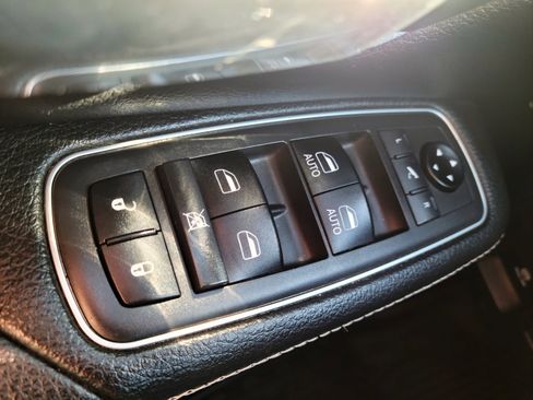 Used 2019 RAM 1500 Laramie image 17