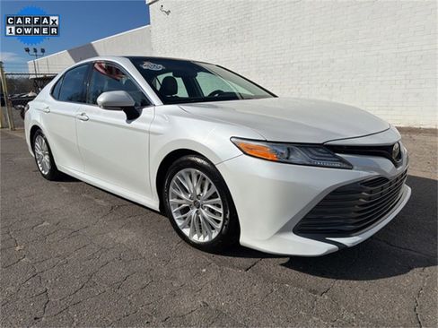 Used 2019 Toyota Camry XLE image 8