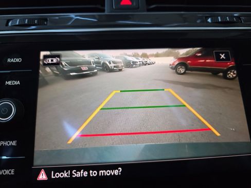 Used 2021 Volkswagen Tiguan SEL image 13