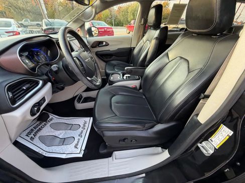 Used 2021 Chrysler Voyager Lxi image 22