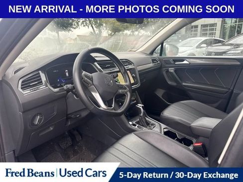 Used 2024 Volkswagen Tiguan SE w/ Panoramic Sunroof Package AWD/4WD image 13