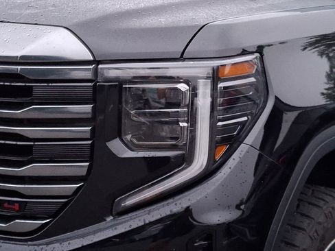 Used 2024 GMC Sierra 1500 AT4 w/ Technology Package AWD/4WD image 9