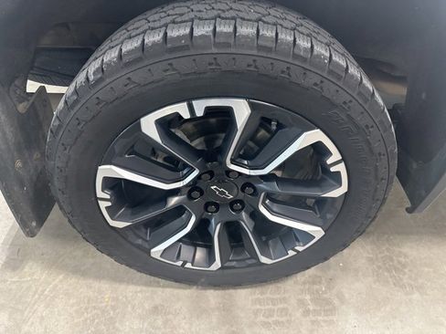 Used 2024 Chevrolet Silverado 1500 High Country w/ High Country Premium Package image 9