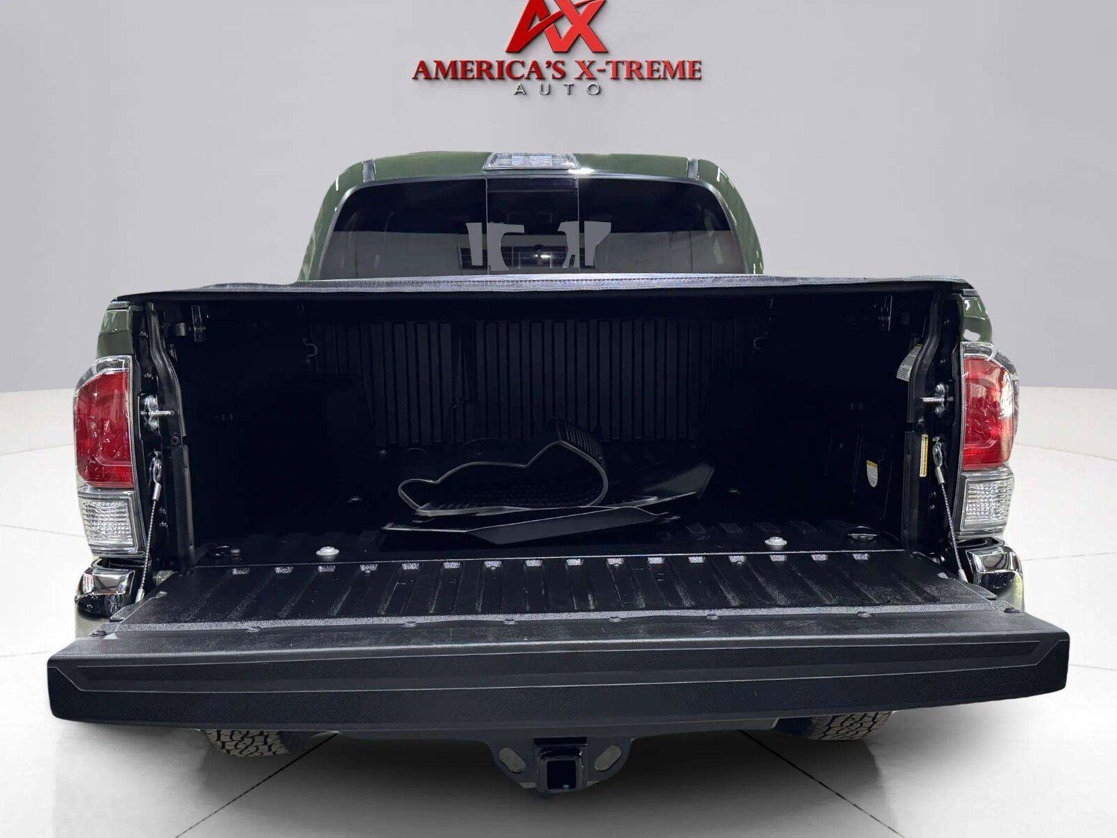 Used 2022 Toyota Tacoma TRD Off-Road AWD/4WD image 12