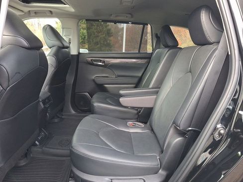 Used 2023 Toyota Highlander Limited image 22