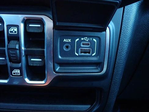 Used 2023 Jeep Wrangler Unlimited AWD/4WD image 18
