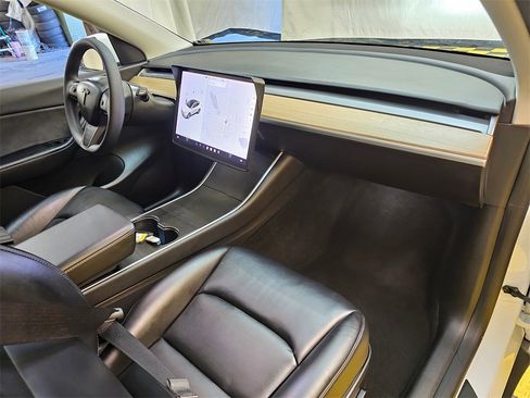 Used 2021 Tesla Model Y Long Range image 12