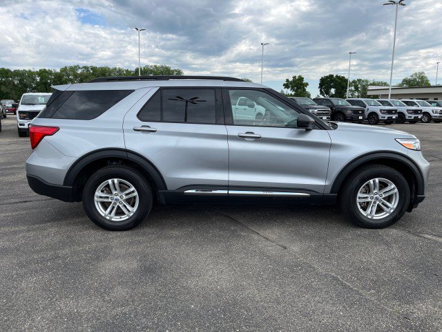 Used 2023 Ford Explorer XLT w/ Equipment Group 202A AWD/4WD image 6