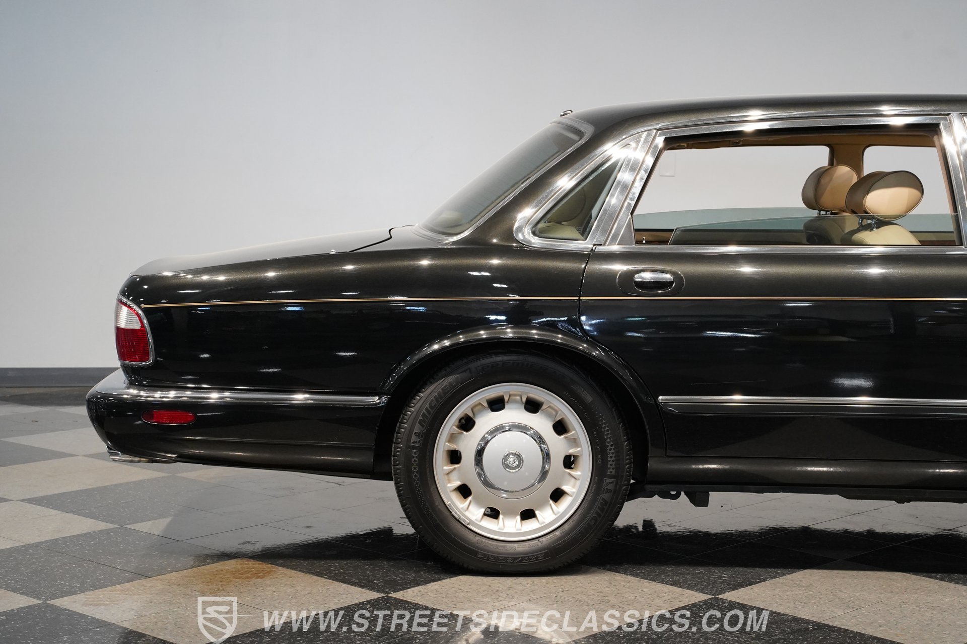 Used 1998 Jaguar XJ8 L RWD image 30