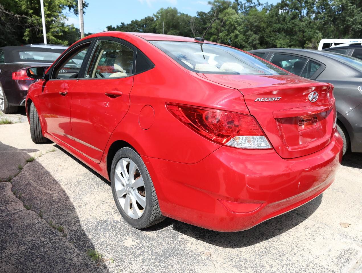 Used 2013 Hyundai Accent GLS w/ Premium Pkg FWD image 8