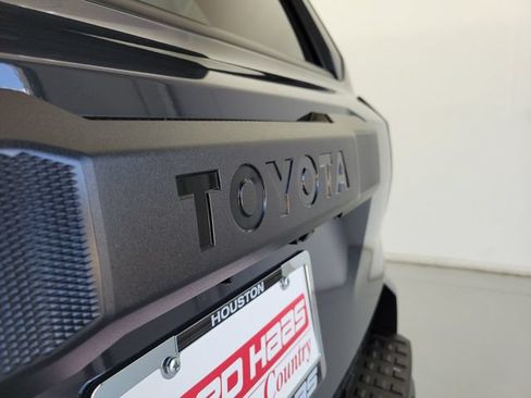 Used 2025 Toyota 4Runner SR5 AWD/4WD image 8