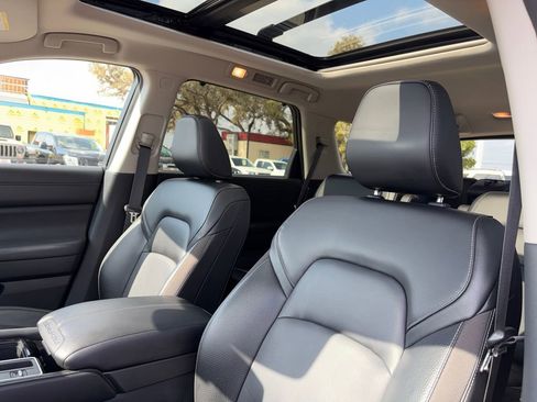 Used 2022 Nissan Pathfinder SL w/ SL Premium Package image 10