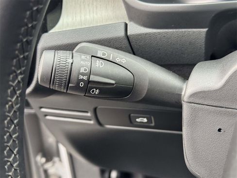 Certified 2025 Volvo XC40 B5 Plus image 21