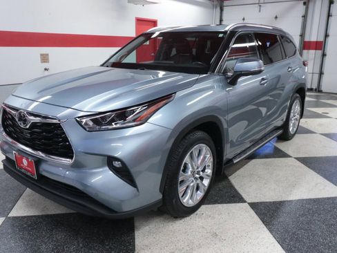 Used 2022 Toyota Highlander Limited image 5