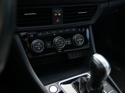 Used 2021 Volkswagen Jetta R-Line FWD image 28