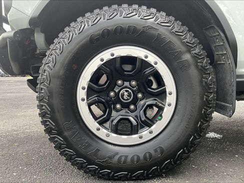 Used 2024 Ford Bronco Badlands AWD/4WD image 9