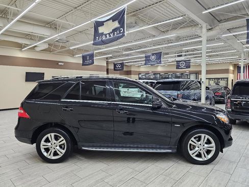 Used 2012 Mercedes-Benz ML 350 BlueTEC 4MATIC image 5