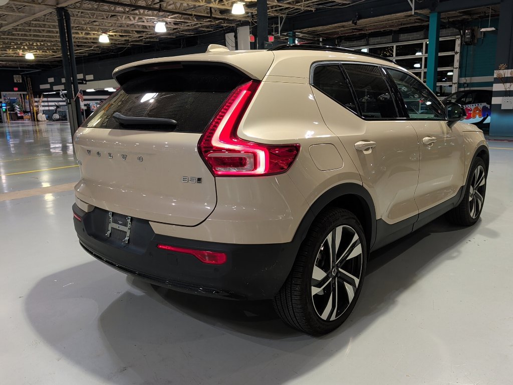 Used 2025 Volvo XC40 B5 Ultra w/ Climate Package AWD/4WD image 9