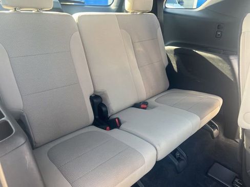 Used 2022 Chevrolet Traverse LT image 18