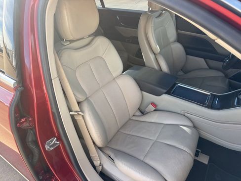 Used 2019 Lincoln Continental Select image 51