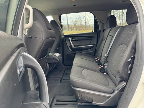 Used 2011 GMC Acadia SL image 16