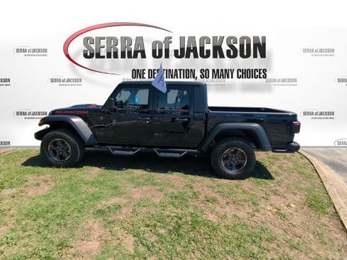 Used 2022 Jeep Gladiator Rubicon w/ Safety Group AWD/4WD image 3