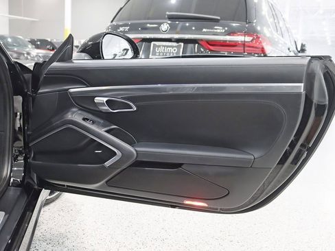 Used 2014 Porsche 911 Turbo image 35