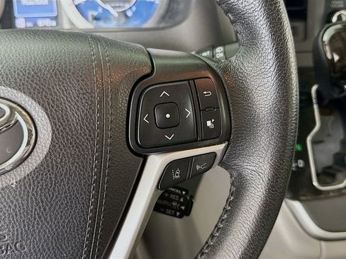 Used 2020 Toyota Sienna XLE w/ XLE Navigation Package image 14