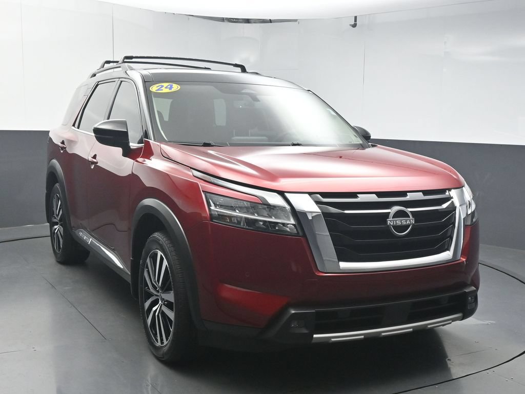 Used 2024 Nissan Pathfinder Platinum FWD image 2