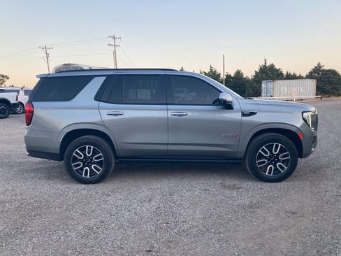 Used 2023 GMC Yukon AT4 w/ AT4 Premium Package AWD/4WD image 9