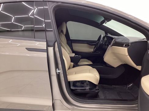 Used 2016 Tesla Model X 75D image 21