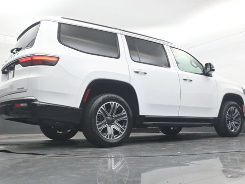Used 2024 Jeep Wagoneer Series II w/ Flexible Seating Group RWD image 29
