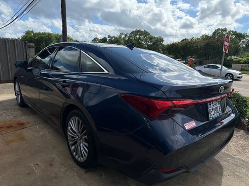 Used 2019 Toyota Avalon Limited FWD image 4
