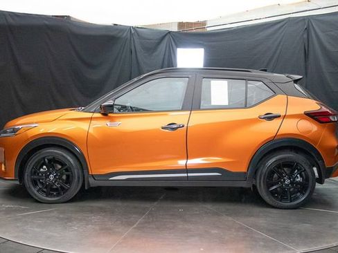 Used 2022 Nissan Kicks SR image 9