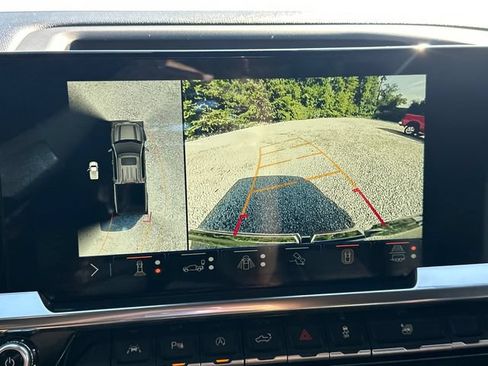 Used 2025 GMC Sierra 1500 SLE w/ Preferred Package AWD/4WD image 29