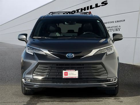 Certified 2025 Toyota Sienna Limited image 2