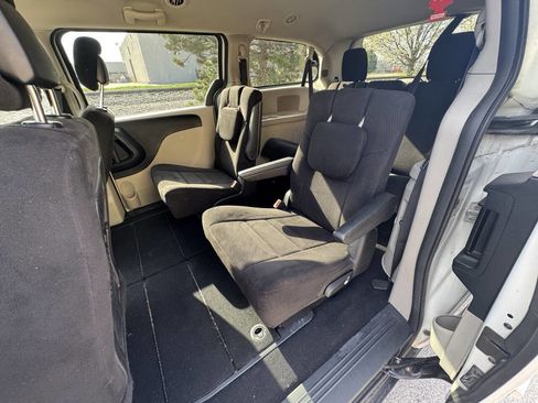 Used 2012 Dodge Grand Caravan SXT FWD image 10