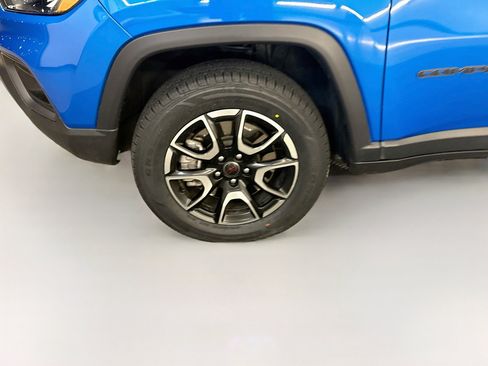 Used 2025 Jeep Compass Trailhawk AWD/4WD image 11