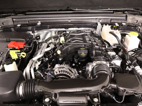 Used 2025 Jeep Gladiator Sport image 18