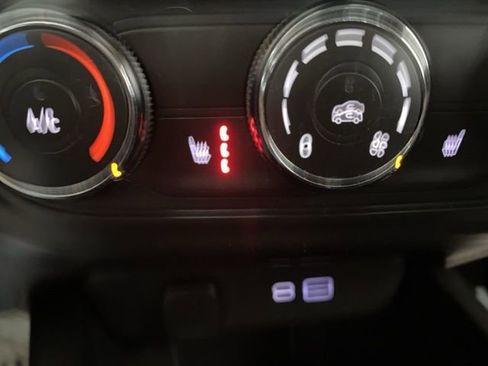 Used 2025 Chevrolet Trax LS w/ LS Convenience Package image 16